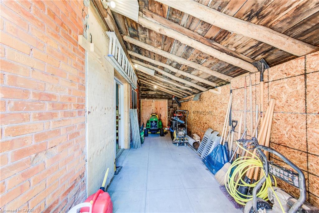 14 Maddison Street E Property Photo 27