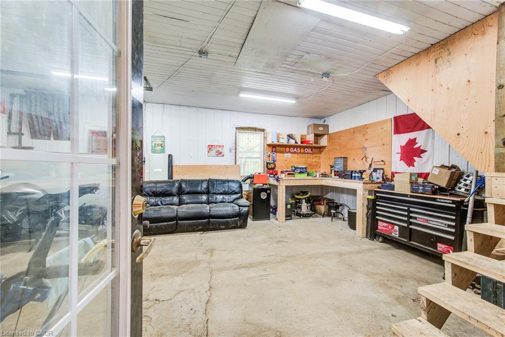 14 Maddison Street E Property Photo 28