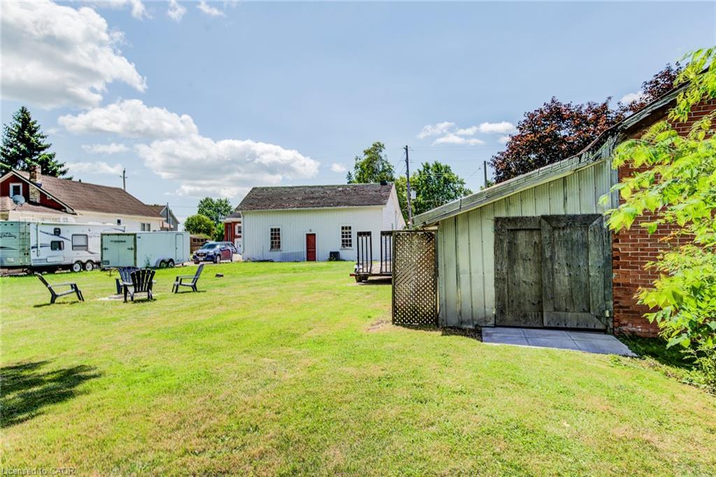 14 Maddison Street E Property Photo 35