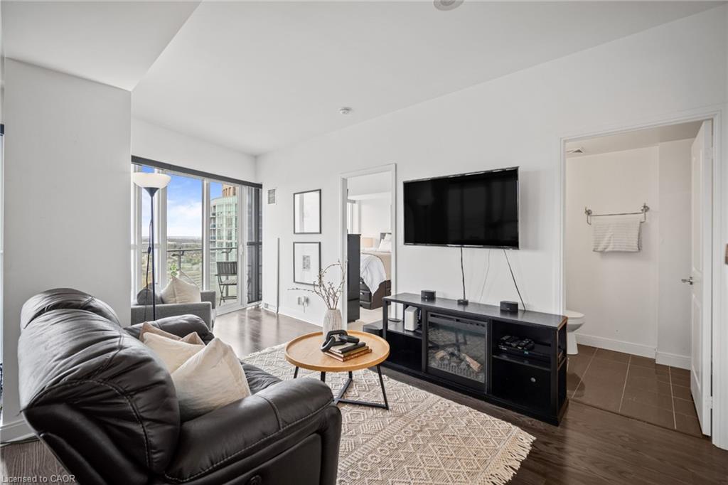 2802-50 Absolute Avenue Property Photo 6