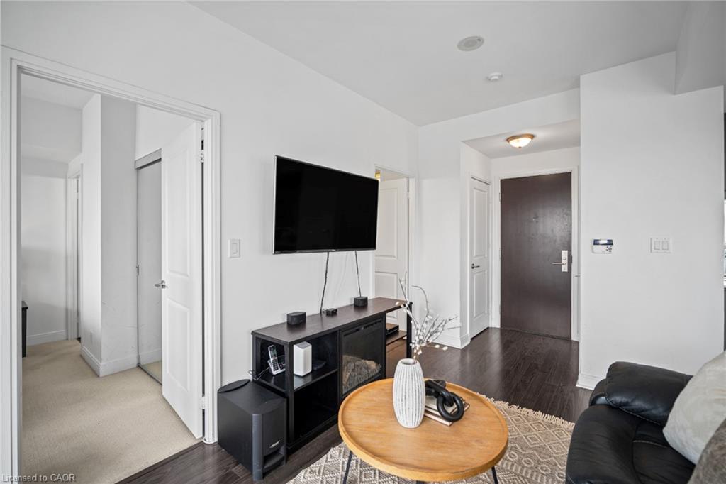 2802-50 Absolute Avenue Property Photo 7