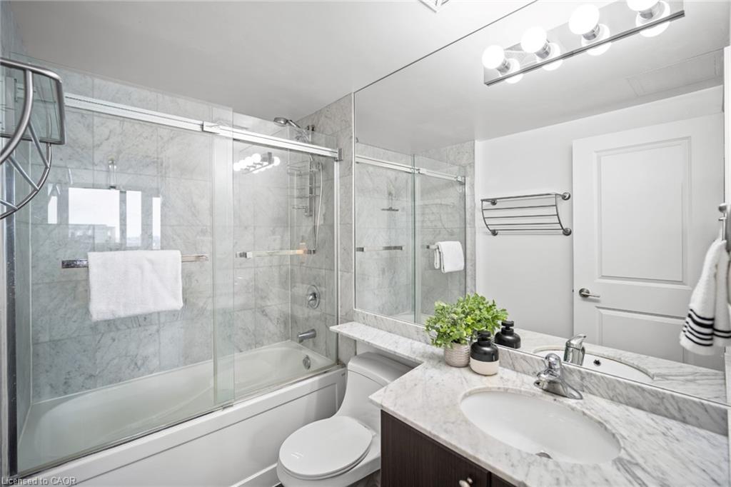 2802-50 Absolute Avenue Property Photo 26