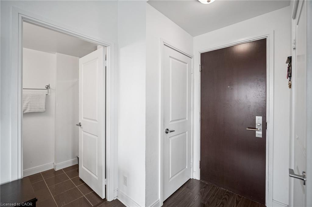 2802-50 Absolute Avenue Property Photo 35