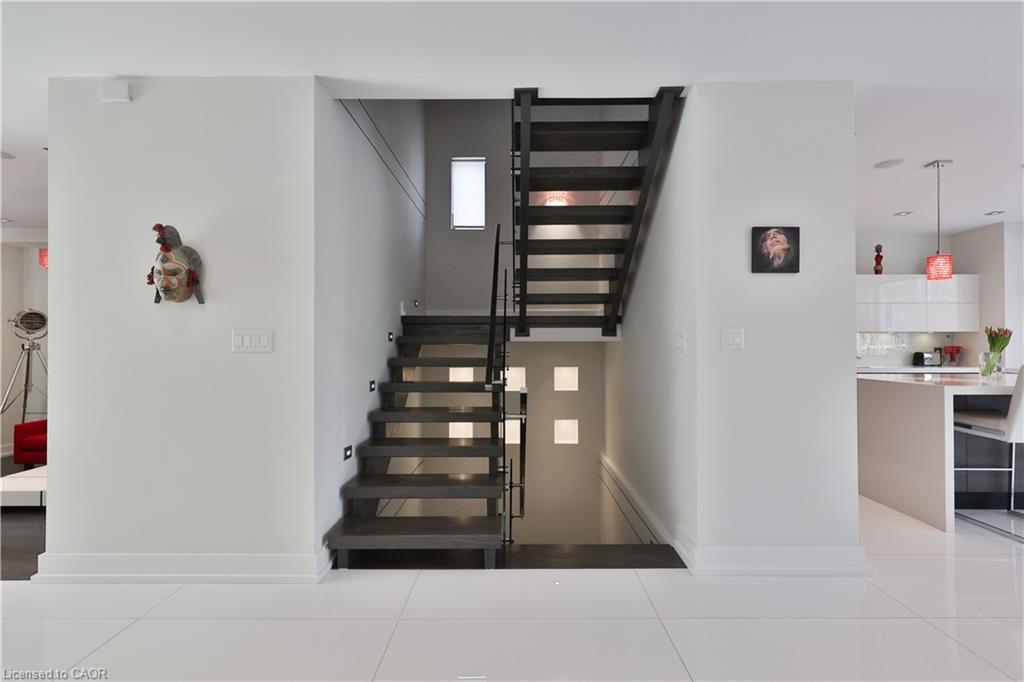 647 Montbeck Crescent Property Photo 16
