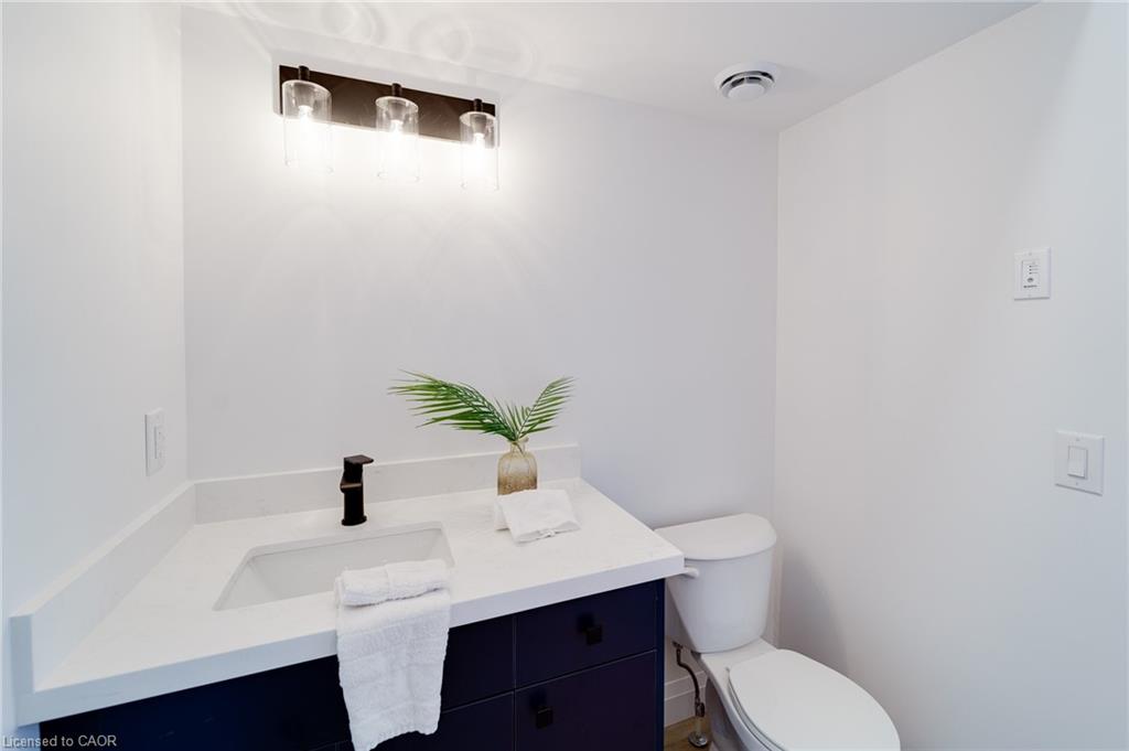 3-825 Stirling Avenue S Property Photo 14