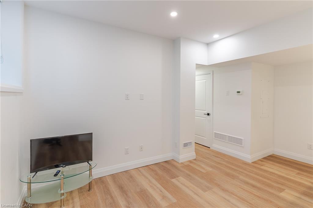 4-825 Stirling Avenue S Property Photo 2