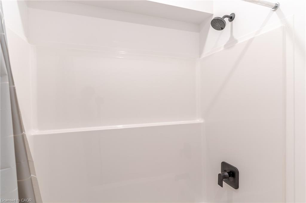 4-825 Stirling Avenue S Property Photo 14