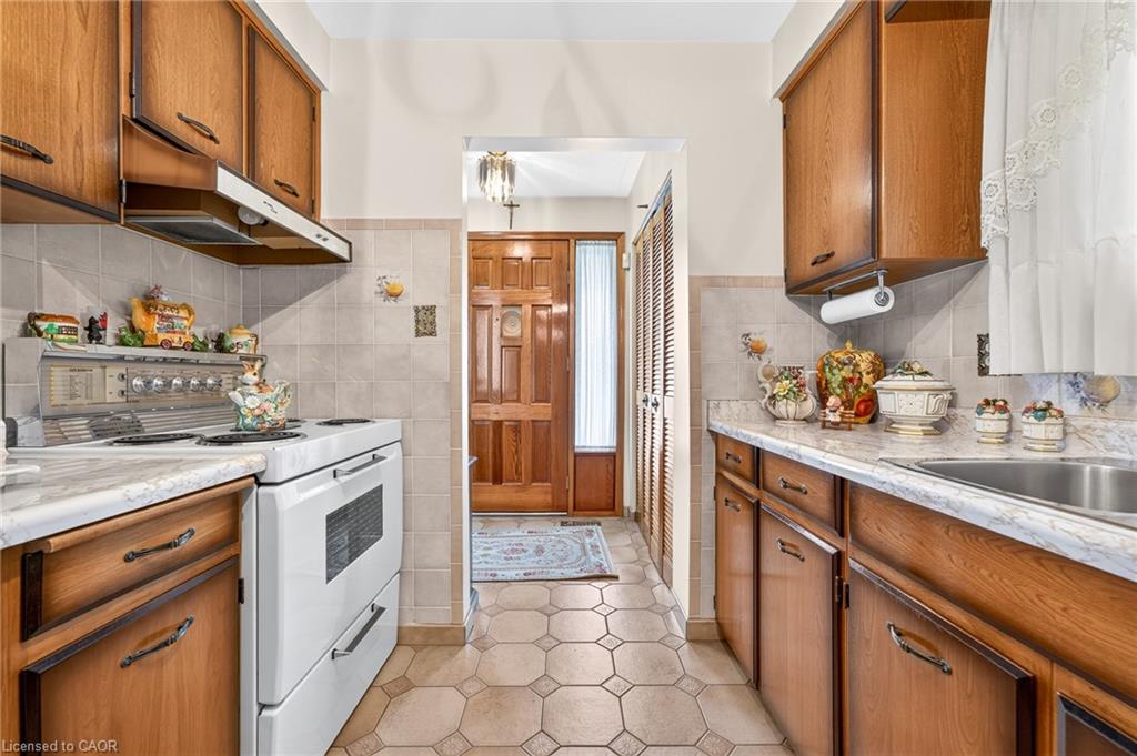11 Fassett Avenue Property Photo 8