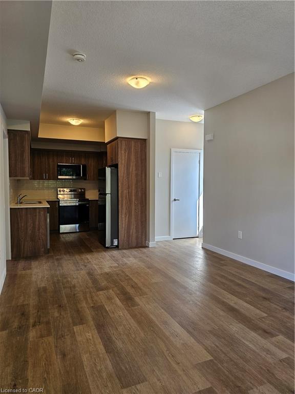 2-721 Dolph Street N Property Photo 3