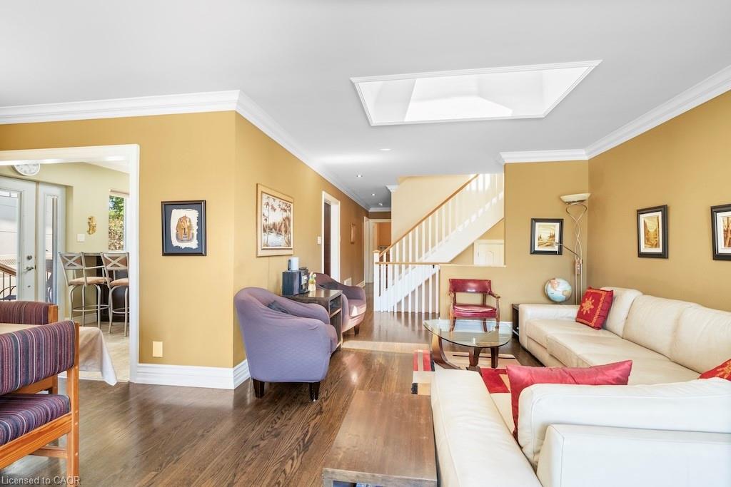 583 Stephens Crescent Property Photo 7