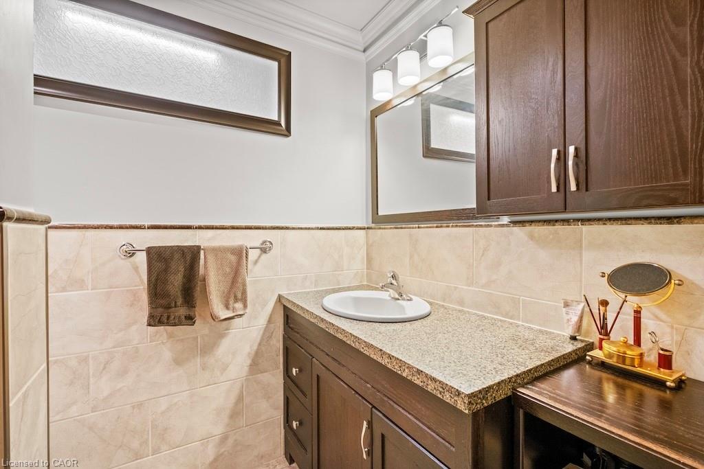 583 Stephens Crescent Property Photo 13
