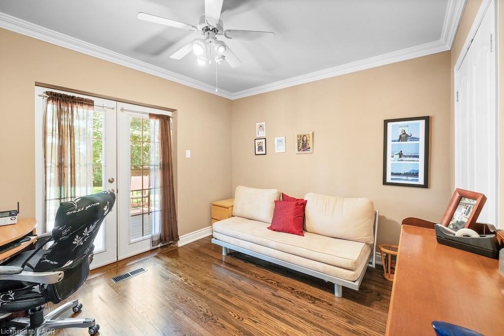 583 Stephens Crescent Property Photo 14