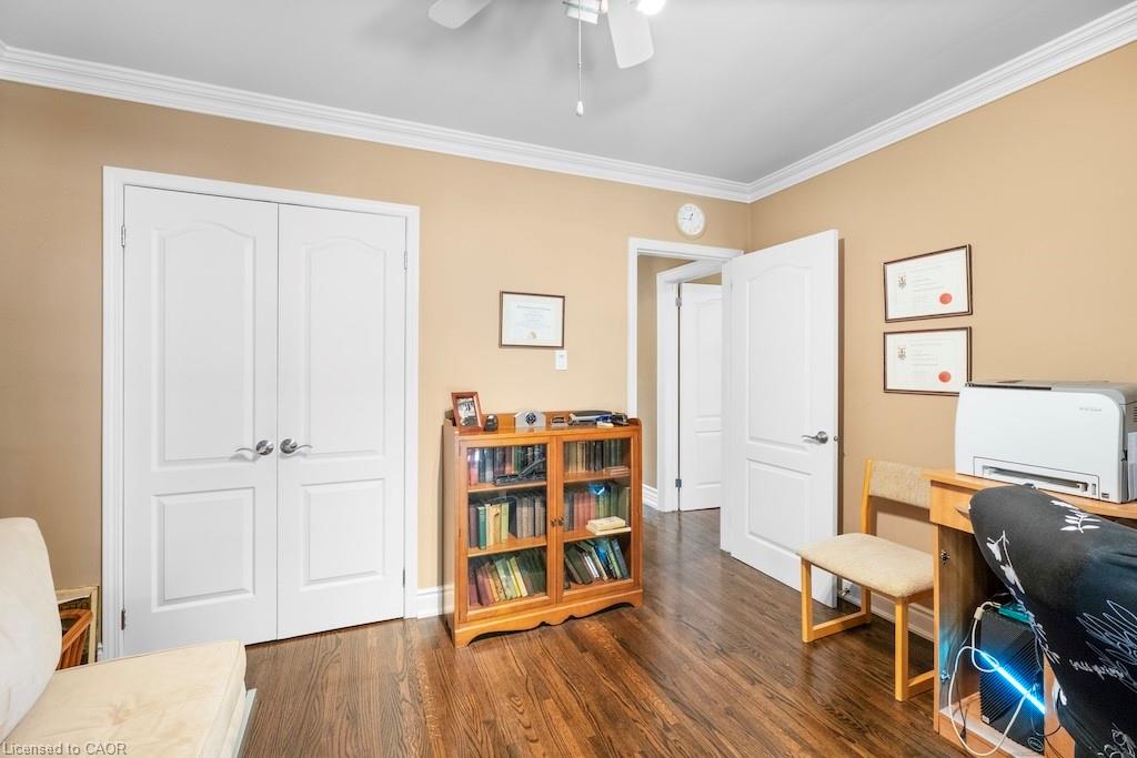 583 Stephens Crescent Property Photo 15