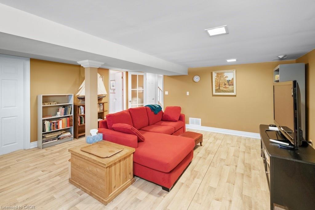 583 Stephens Crescent Property Photo 30
