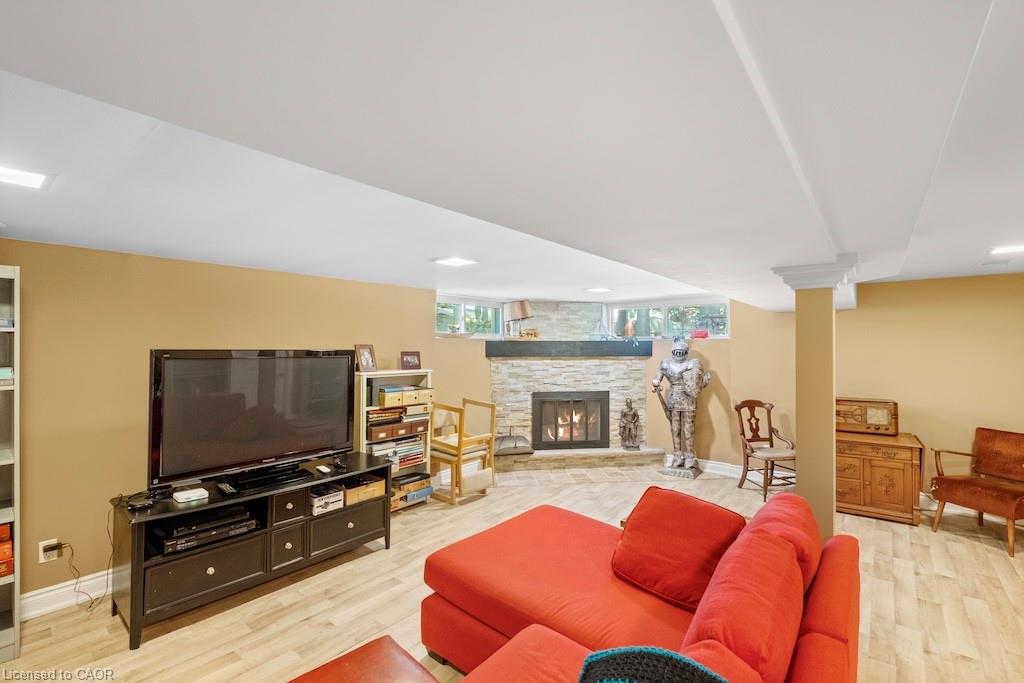 583 Stephens Crescent Property Photo 31