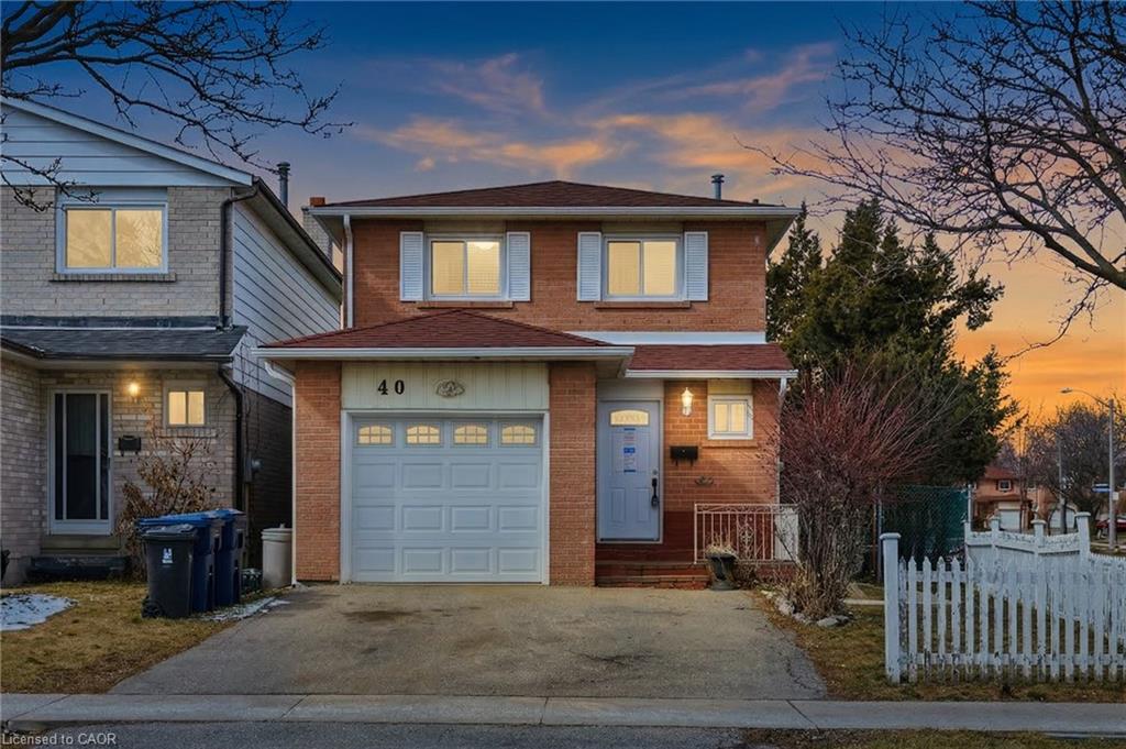40 Glen Hollow Avenue
