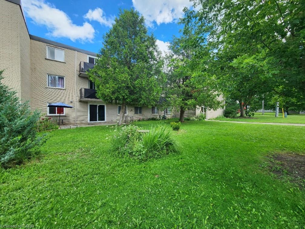 6-689 Barber Avenue N Property Photo 3