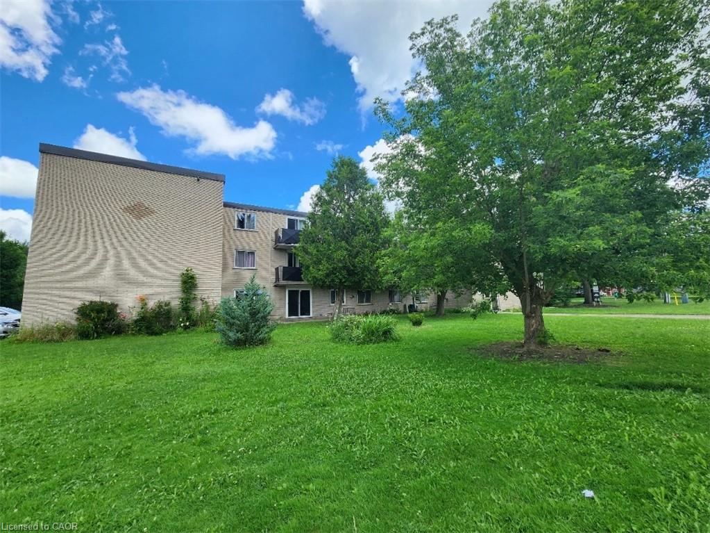 6-689 Barber Avenue N Property Photo 4