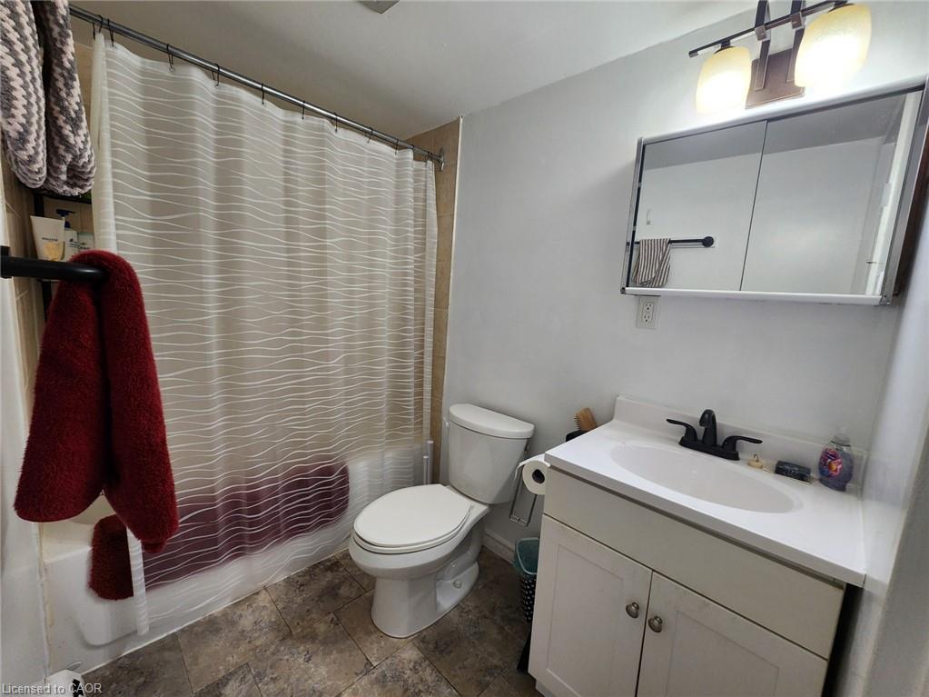 6-689 Barber Avenue N Property Photo 9