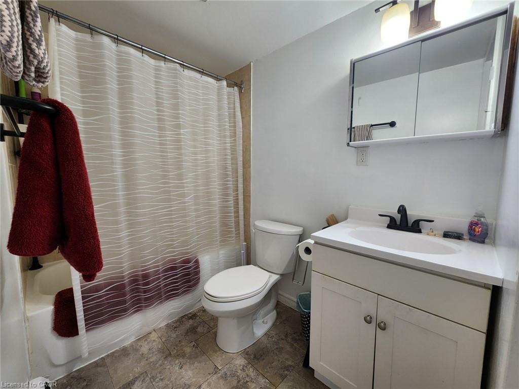 6-689 Barber Avenue N Property Photo 10