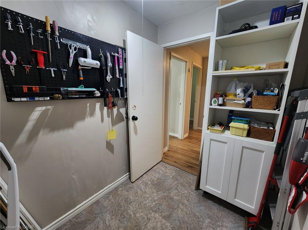 6-689 Barber Avenue N Property Photo 18