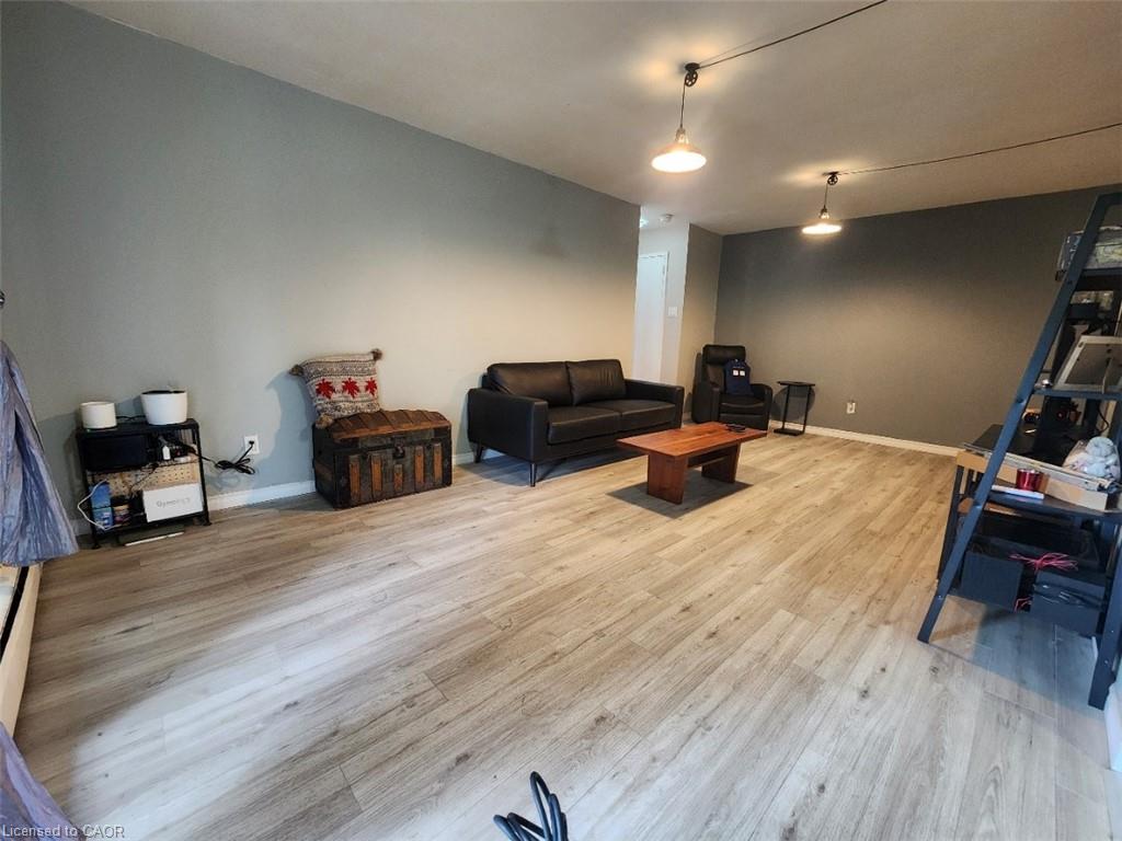 6-689 Barber Avenue N Property Photo 25