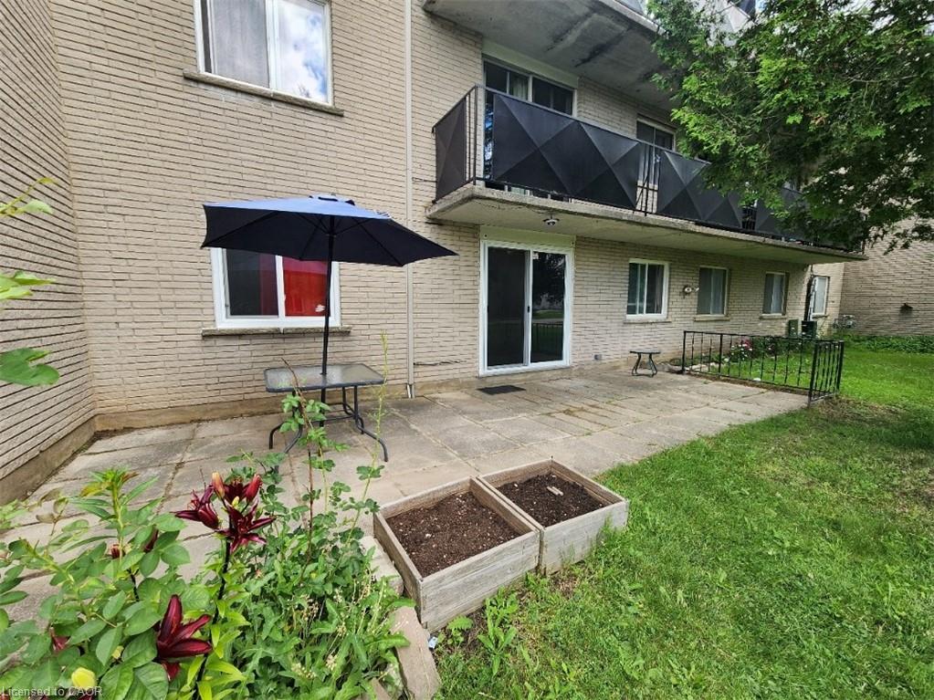 6-689 Barber Avenue N Property Photo 32