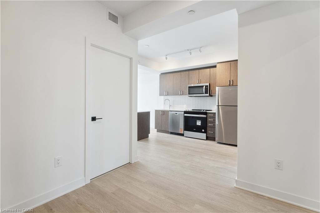 1302-2782 Barton Street E Property Photo 6