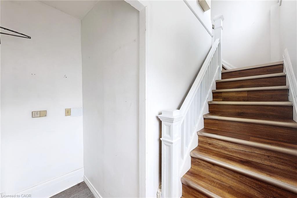15 Colborne Street E Property Photo 4