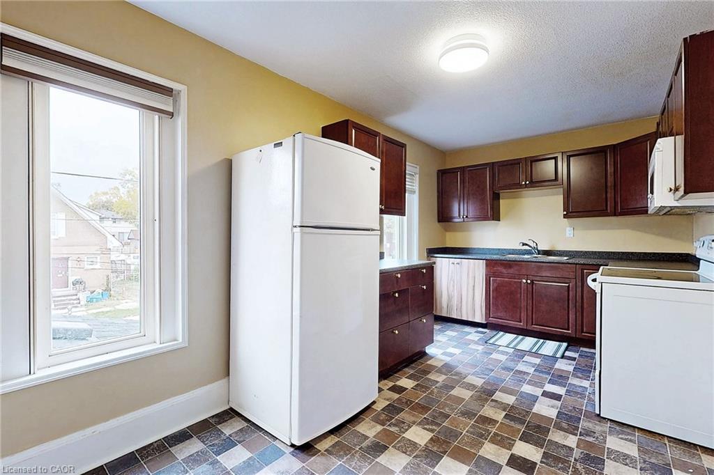 15 Colborne Street E Property Photo 14