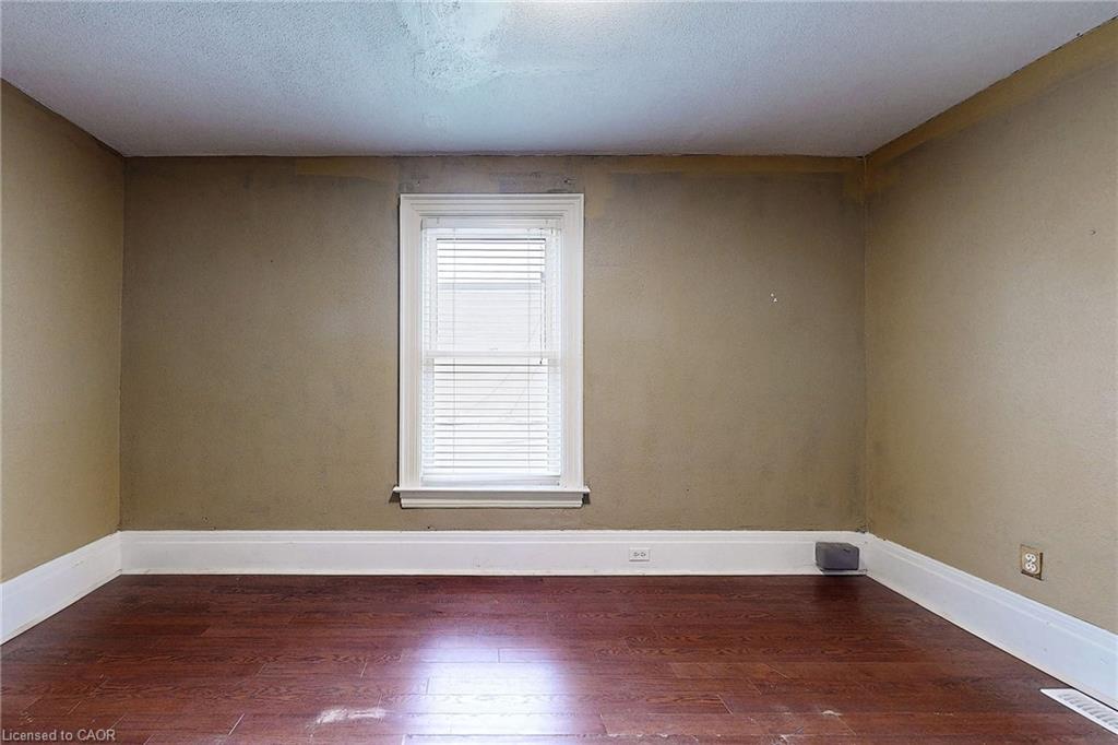 15 Colborne Street E Property Photo 19