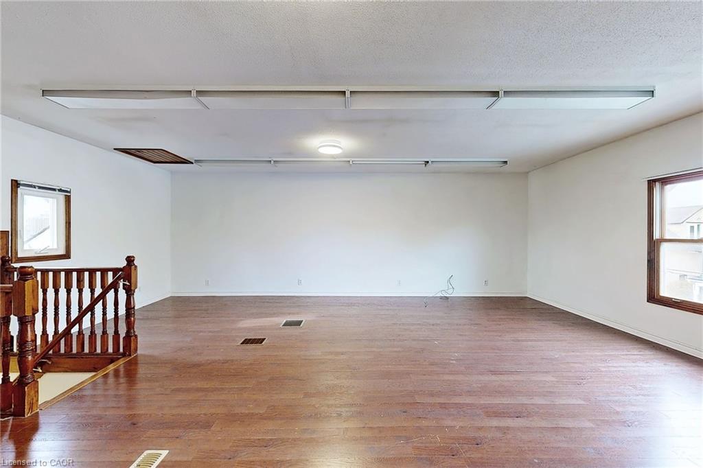 15 Colborne Street E Property Photo 30