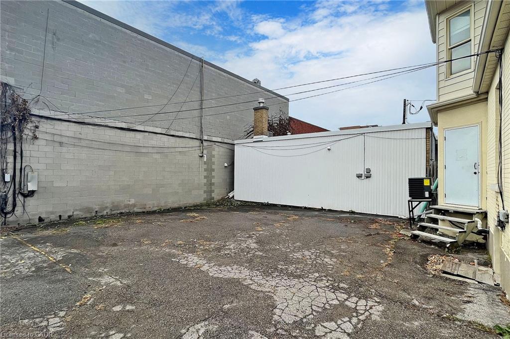 15 Colborne Street E Property Photo 36