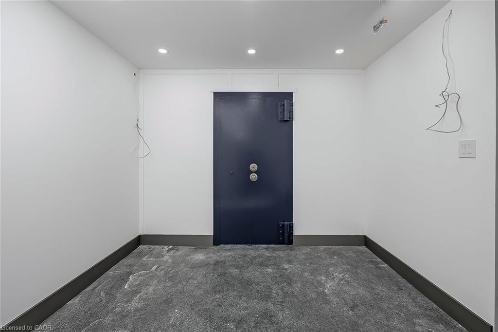 634 Upper James Street Property Photo 23