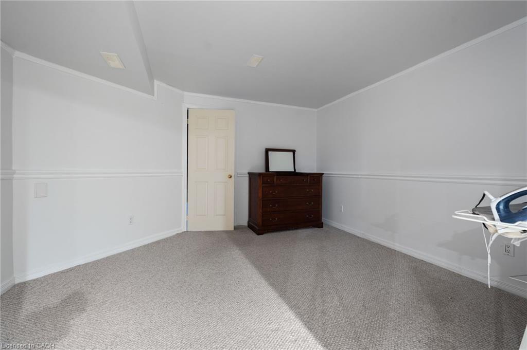 16-19 Somerset Drive Property Photo 24