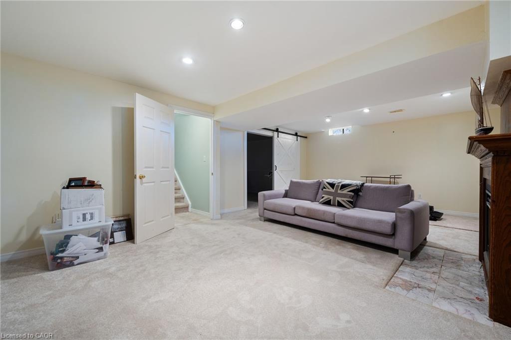 16-19 Somerset Drive Property Photo 27