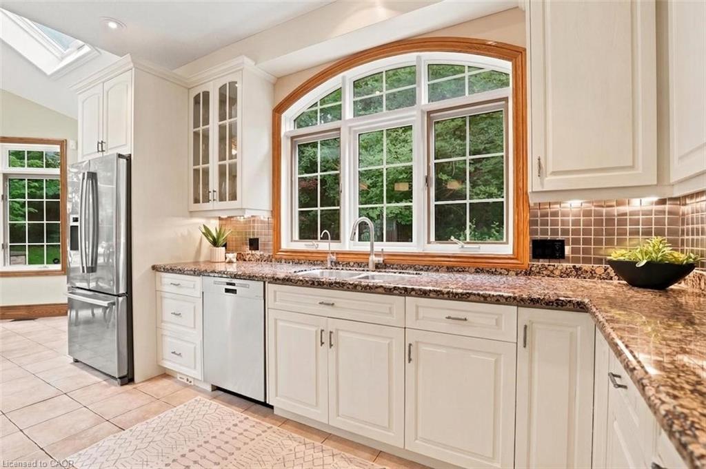 709 Glasgow Street Property Photo 11