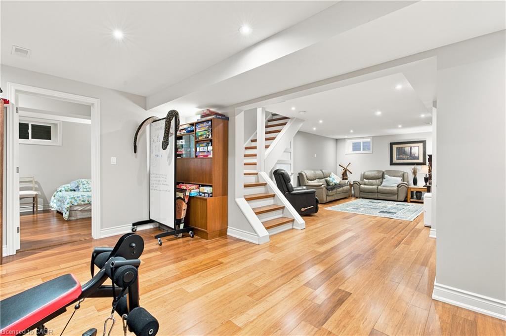 7 Apex Court Property Photo 33