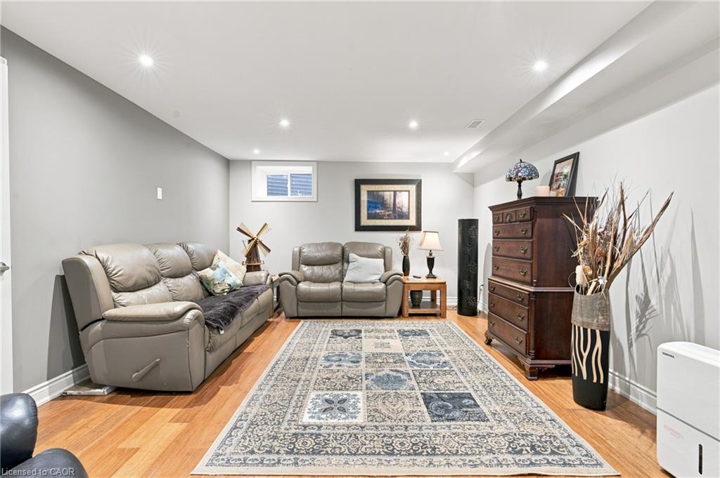 7 Apex Court Property Photo 34