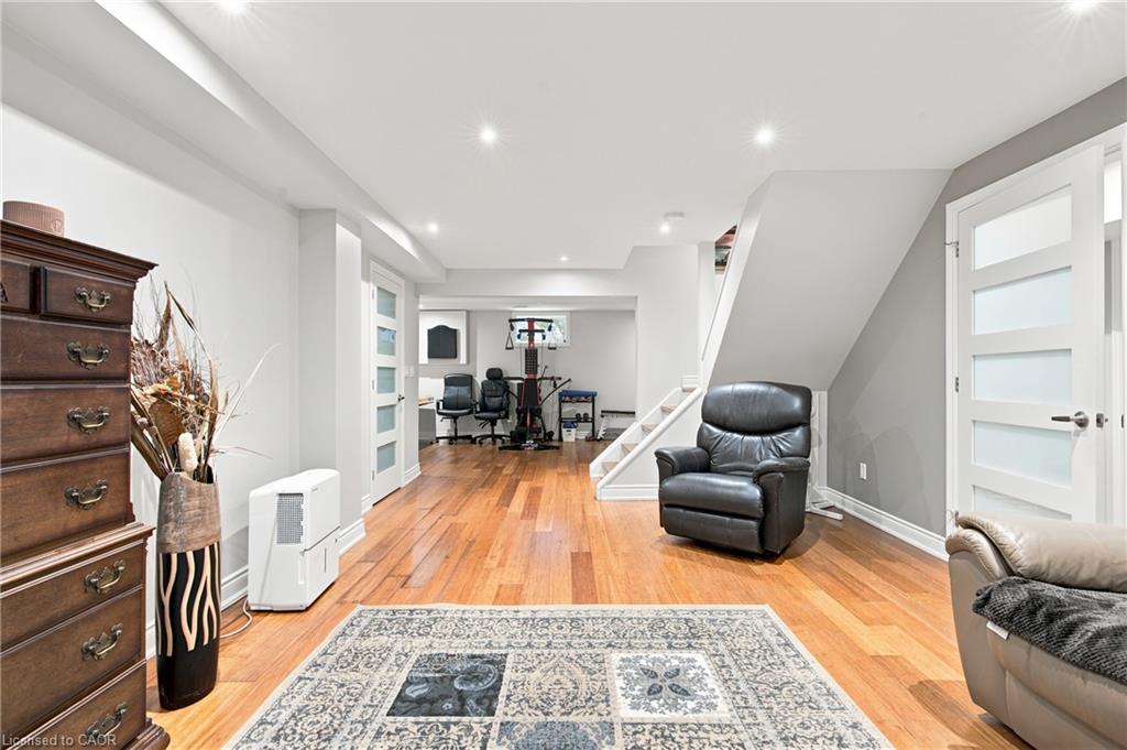 7 Apex Court Property Photo 35