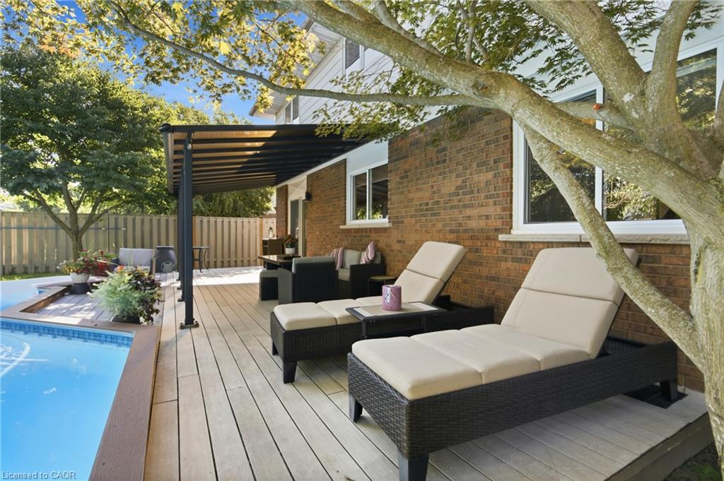 7 Apex Court Property Photo 42