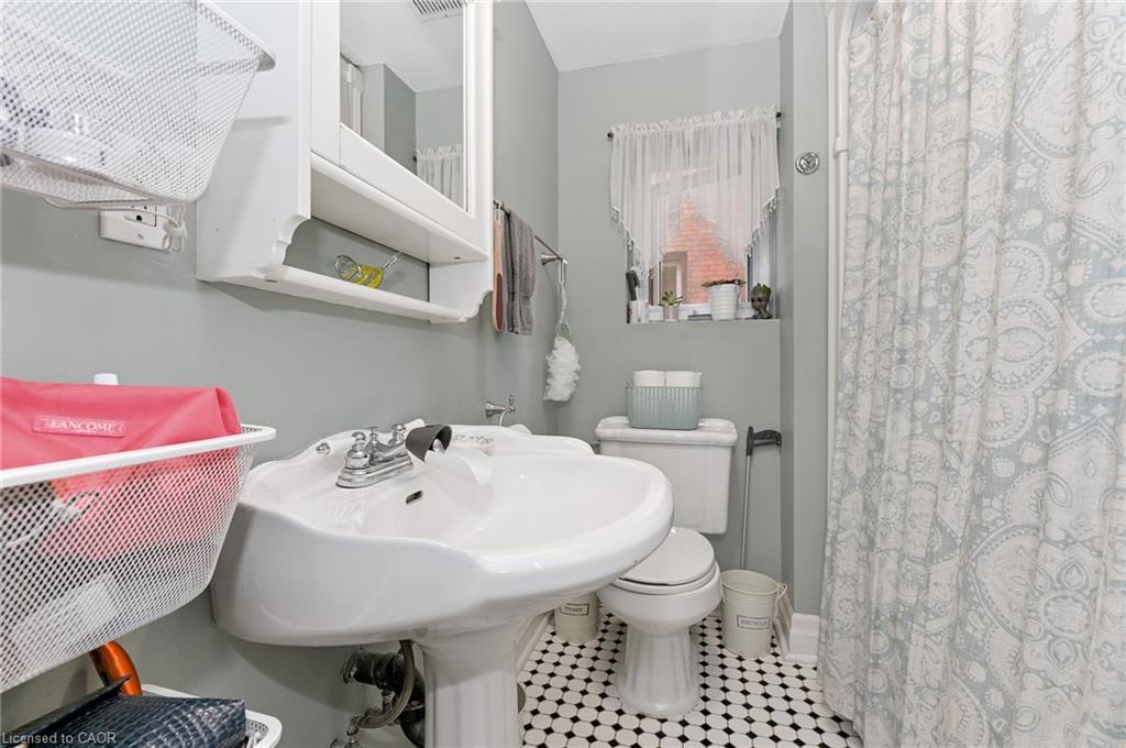 30 Ontario Avenue Property Photo 17