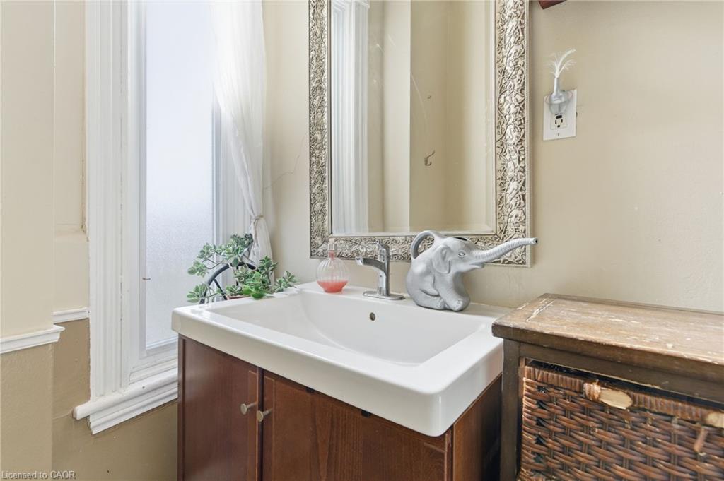 30 Ontario Avenue Property Photo 29