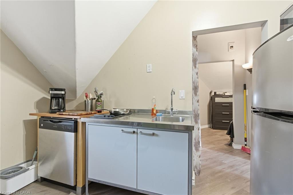 30 Ontario Avenue Property Photo 40