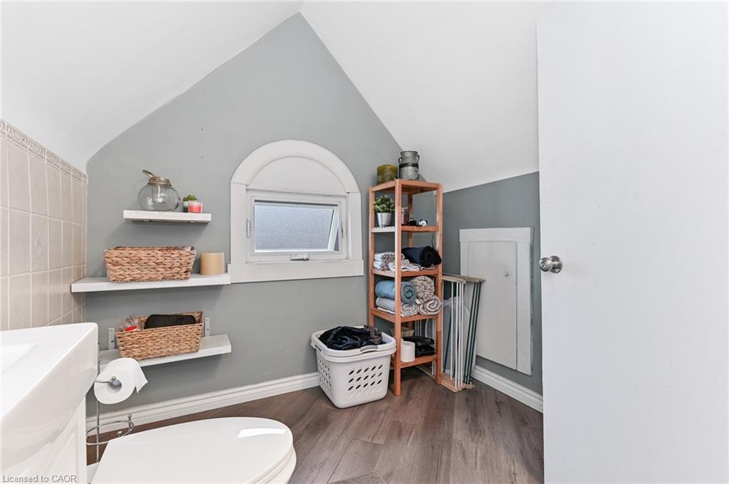 30 Ontario Avenue Property Photo 45