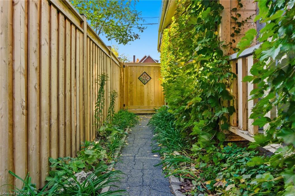 30 Ontario Avenue Property Photo 50