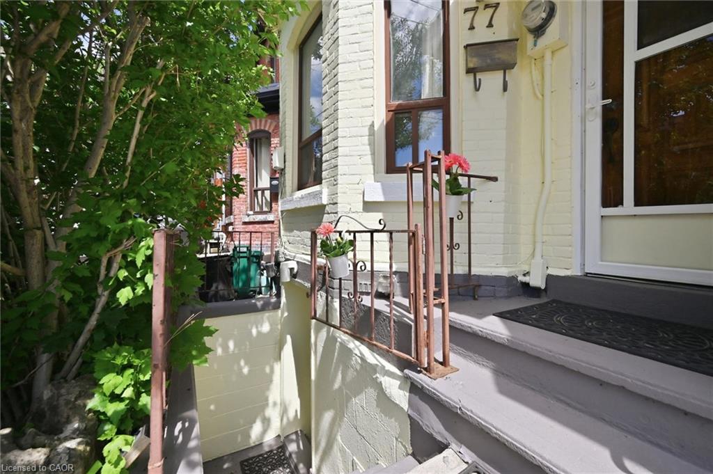 77 Murray Street E Property Photo 4