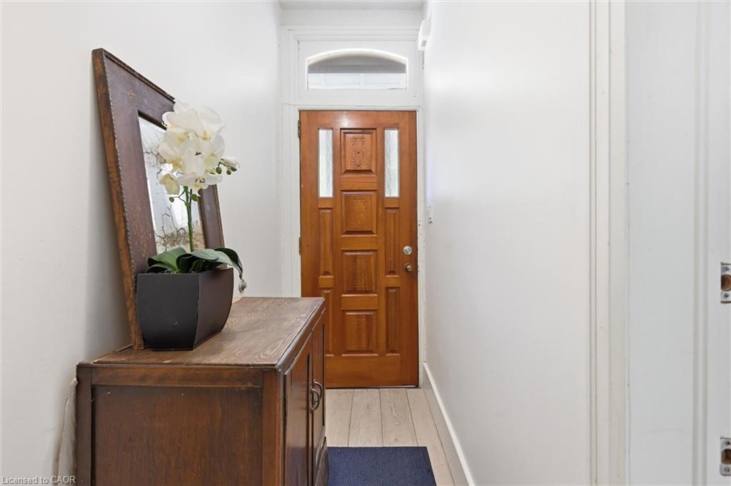 77 Murray Street E Property Photo 5