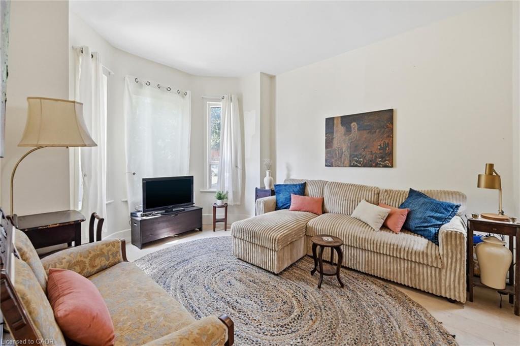 77 Murray Street E Property Photo 6