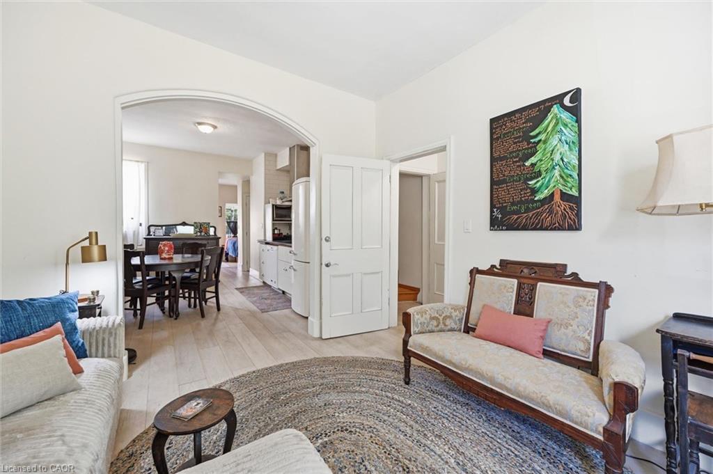 77 Murray Street E Property Photo 8